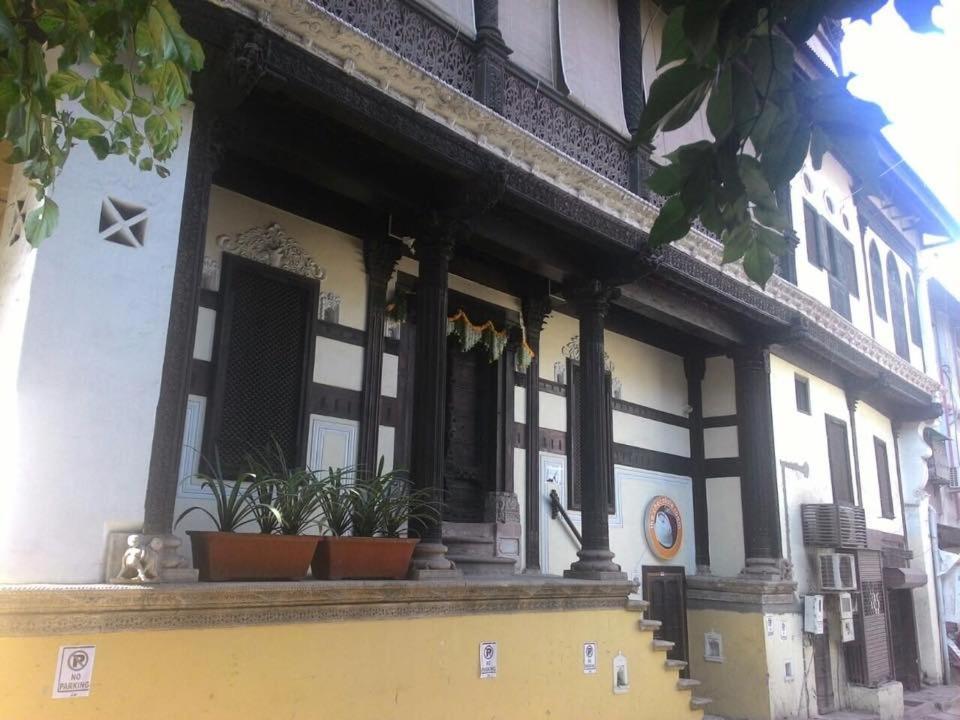 蒂万吉尼哈维里住宿加早餐旅馆 阿穆达巴 外观 照片