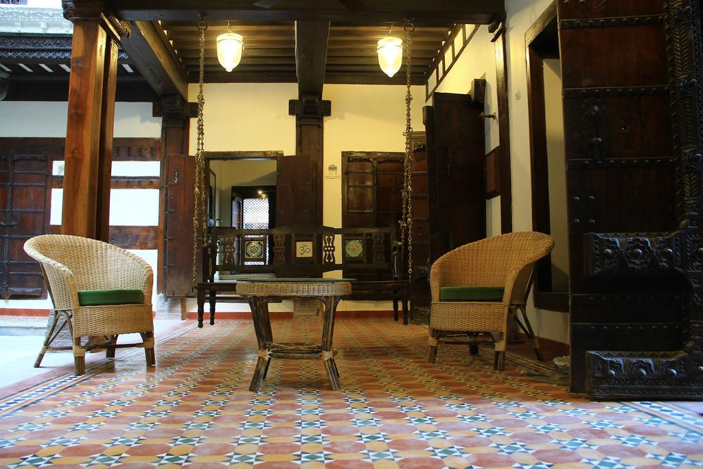 蒂万吉尼哈维里住宿加早餐旅馆 阿穆达巴 外观 照片