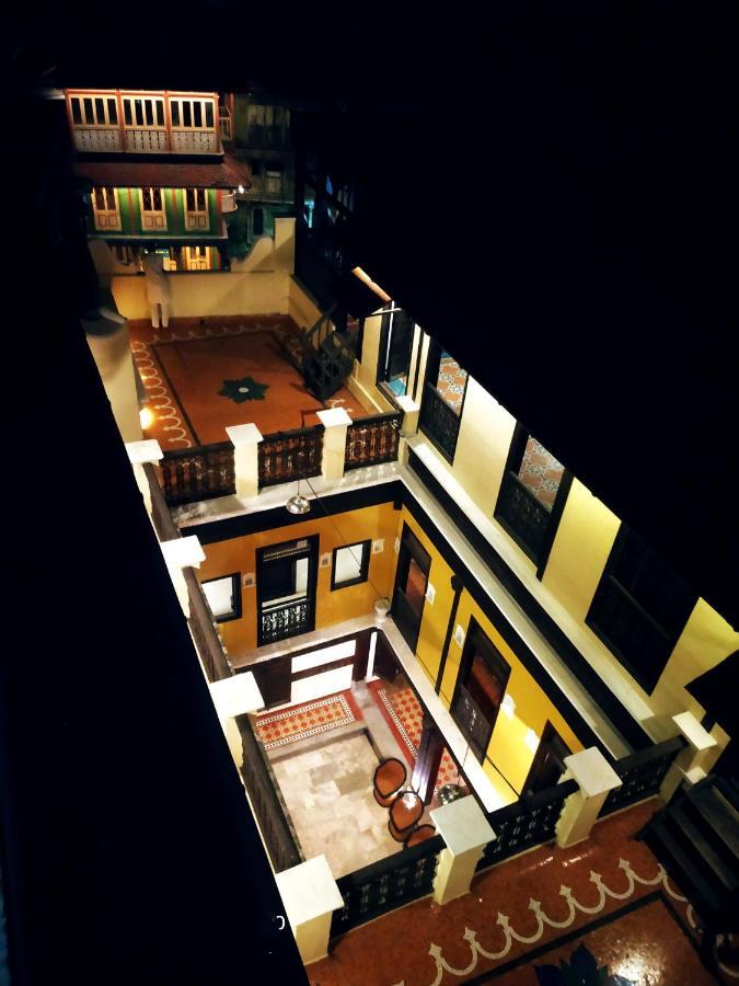 蒂万吉尼哈维里住宿加早餐旅馆 阿穆达巴 外观 照片